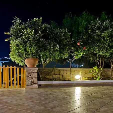 Aerolithos Gasthof Adamantas (Milos)