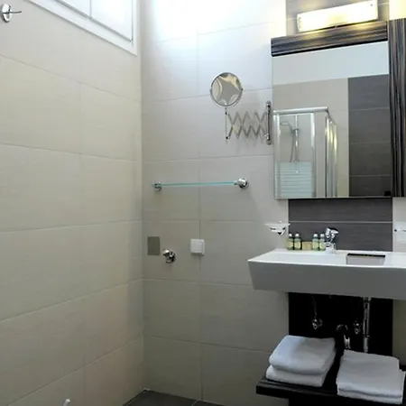 Gasthof Aerolithos Adamantas (Milos)