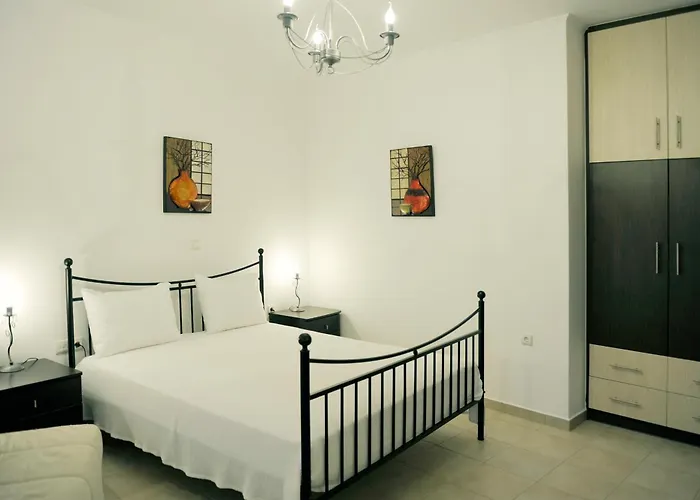 בית הארחה Aerolithos אדאמאס