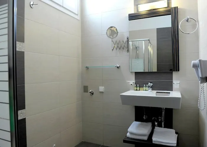 בית הארחה Aerolithos אדאמאס