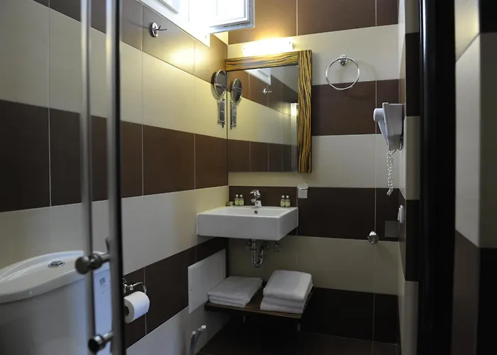 Aerolithos אדאמאס